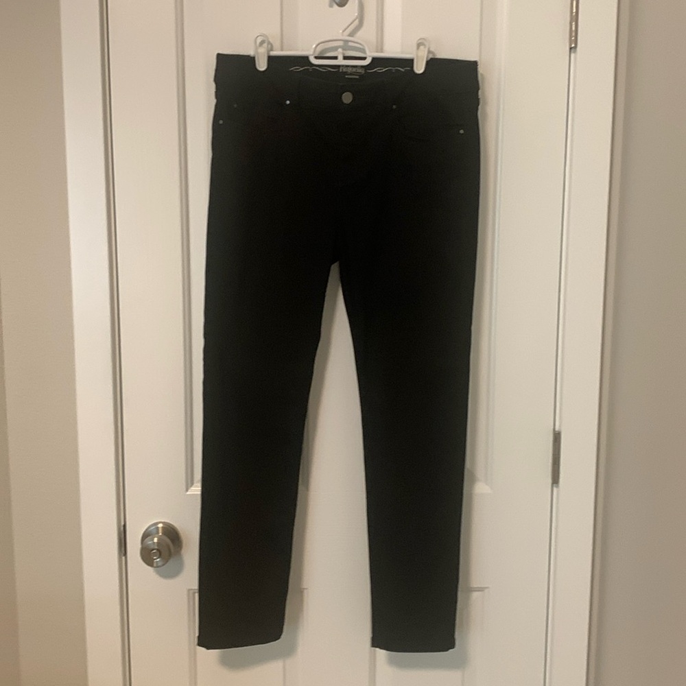 Women’s Black Rafaella jeans. Size: 12P.
